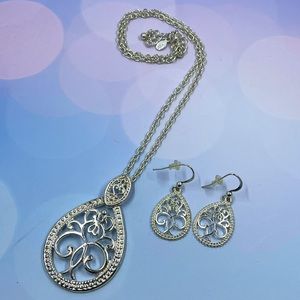 Vintage Y2K Silver Necklace and Earrings Set